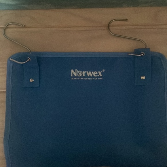 NORWEX hanging/foldable with Velcro & handle cloth organizer NEW - Picture 3 of 5